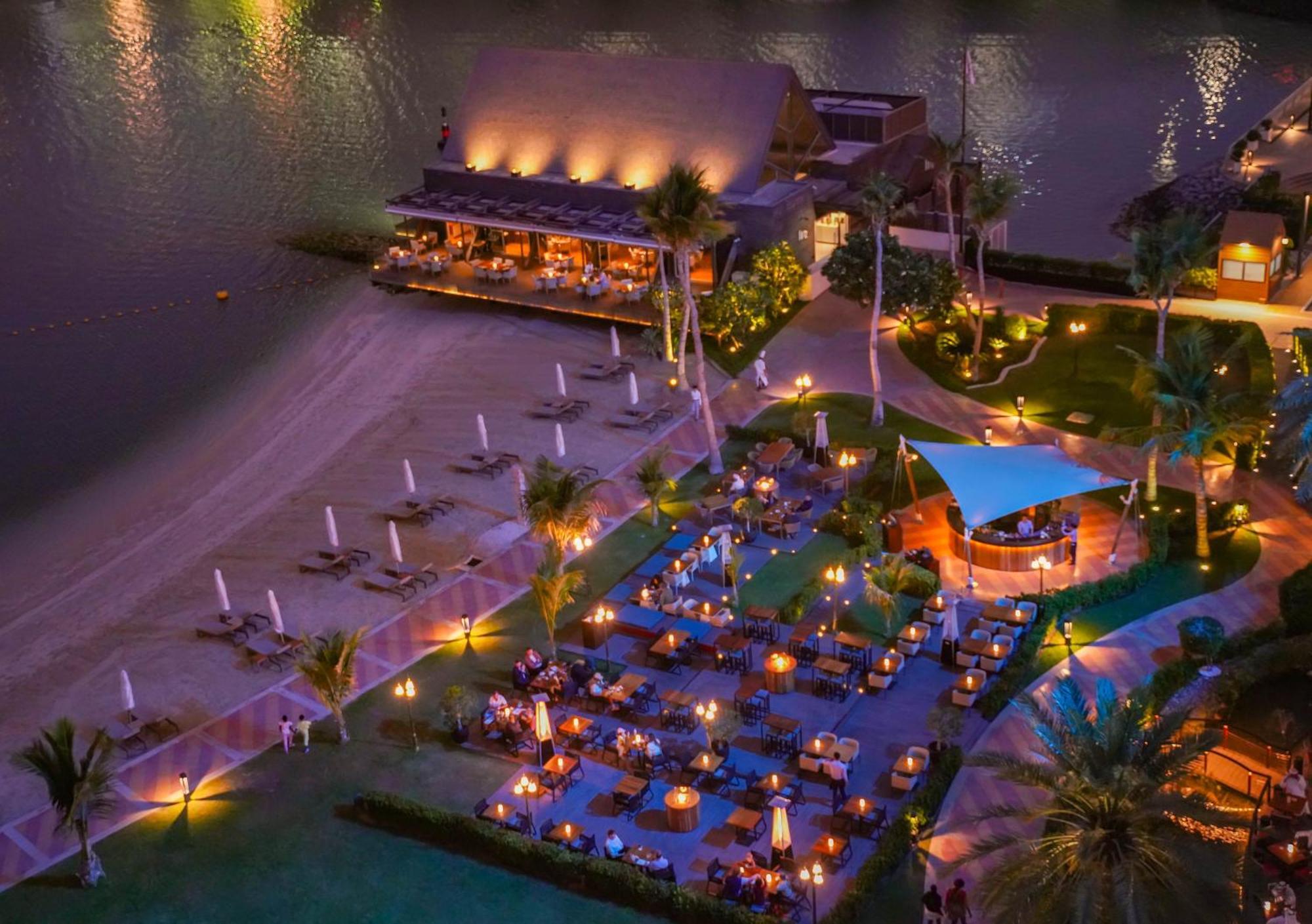 Beach Rotana - Abu Dhabi Esterno foto The beach at the resort