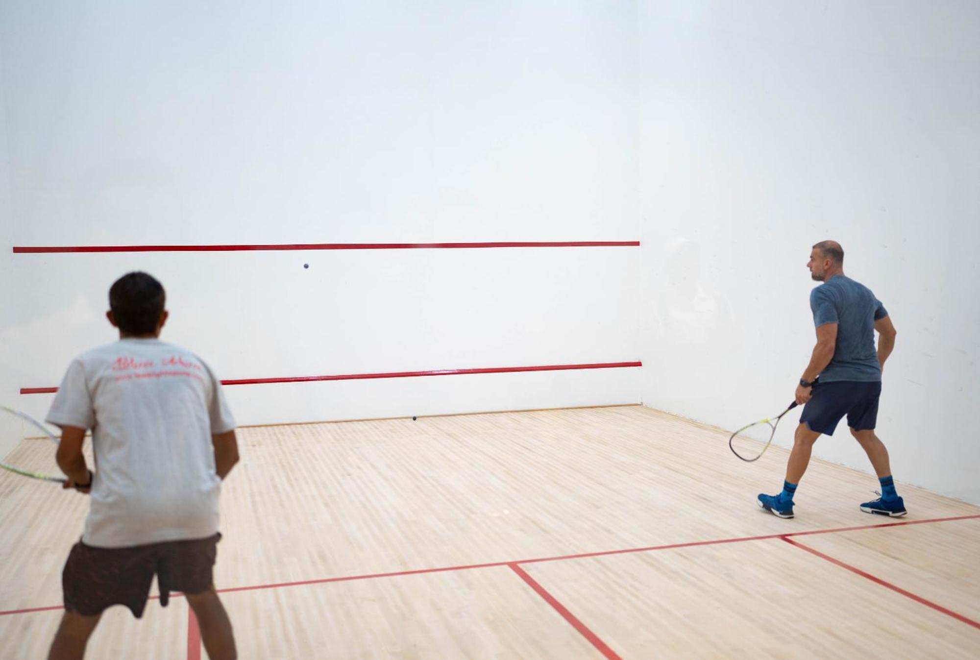 Beach Rotana - Abu Dhabi Esterno foto Squash players