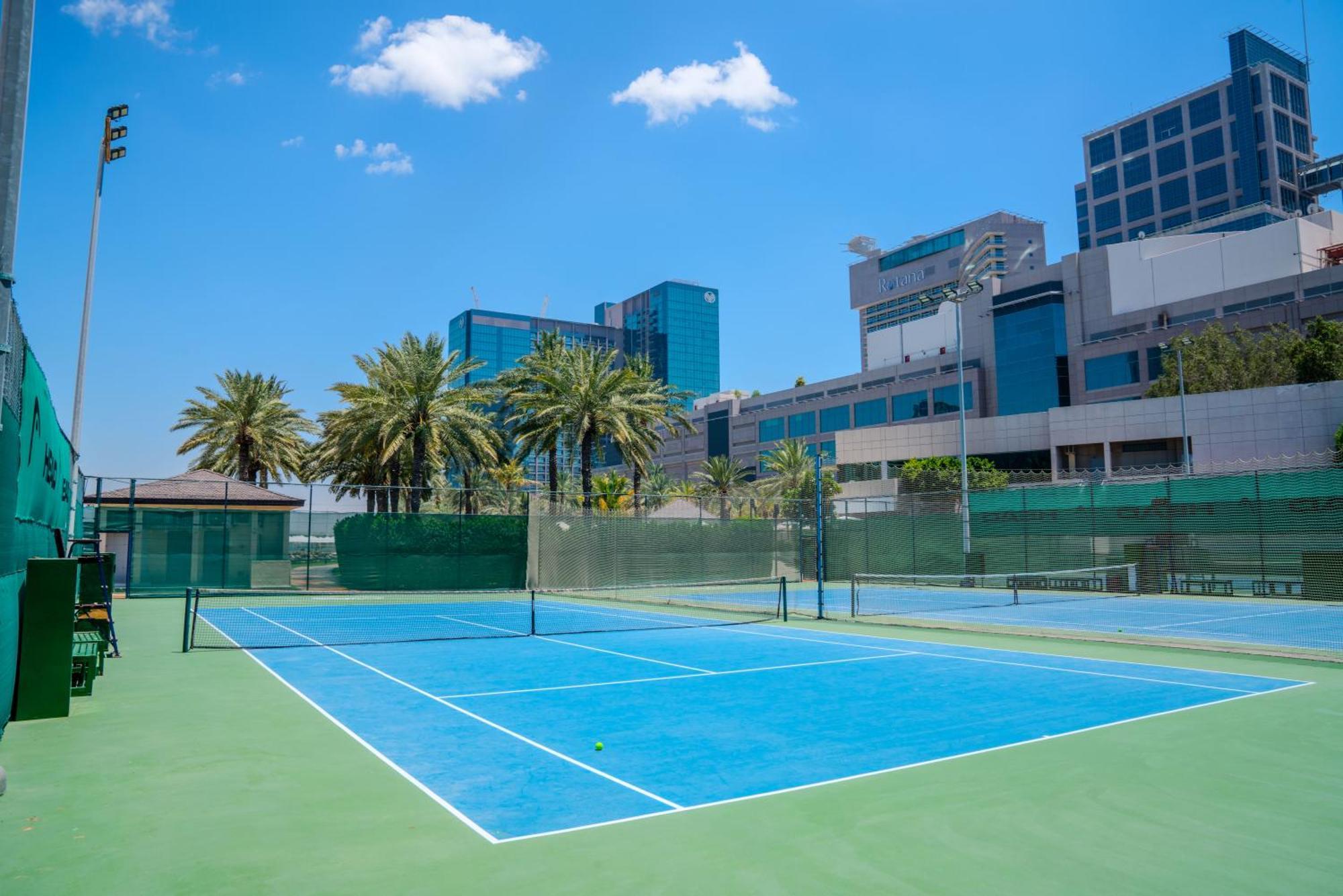 Beach Rotana - Abu Dhabi Esterno foto Tennis courts at the Dubai Tennis Academy