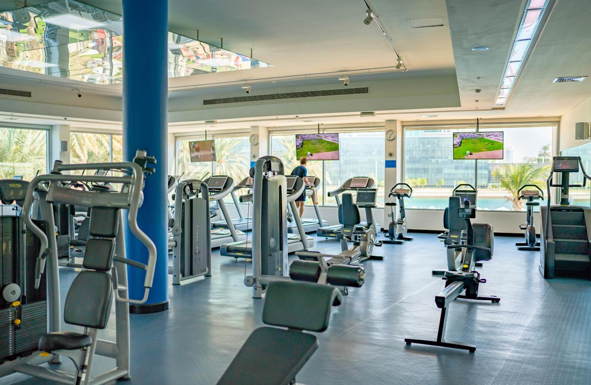 Beach Rotana - Abu Dhabi Esterno foto The gym at the hotel
