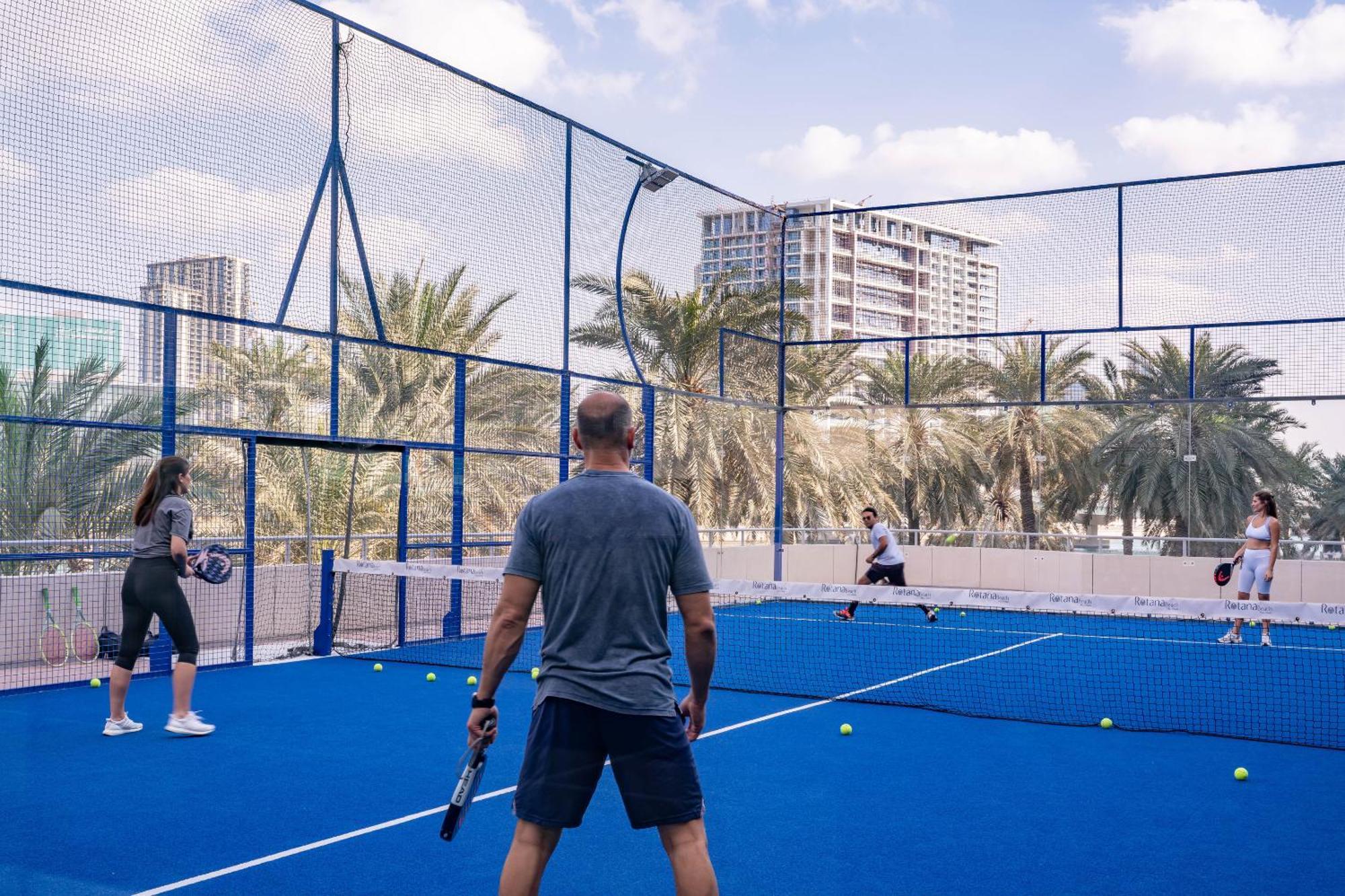 Beach Rotana - Abu Dhabi Esterno foto A paddle tennis court