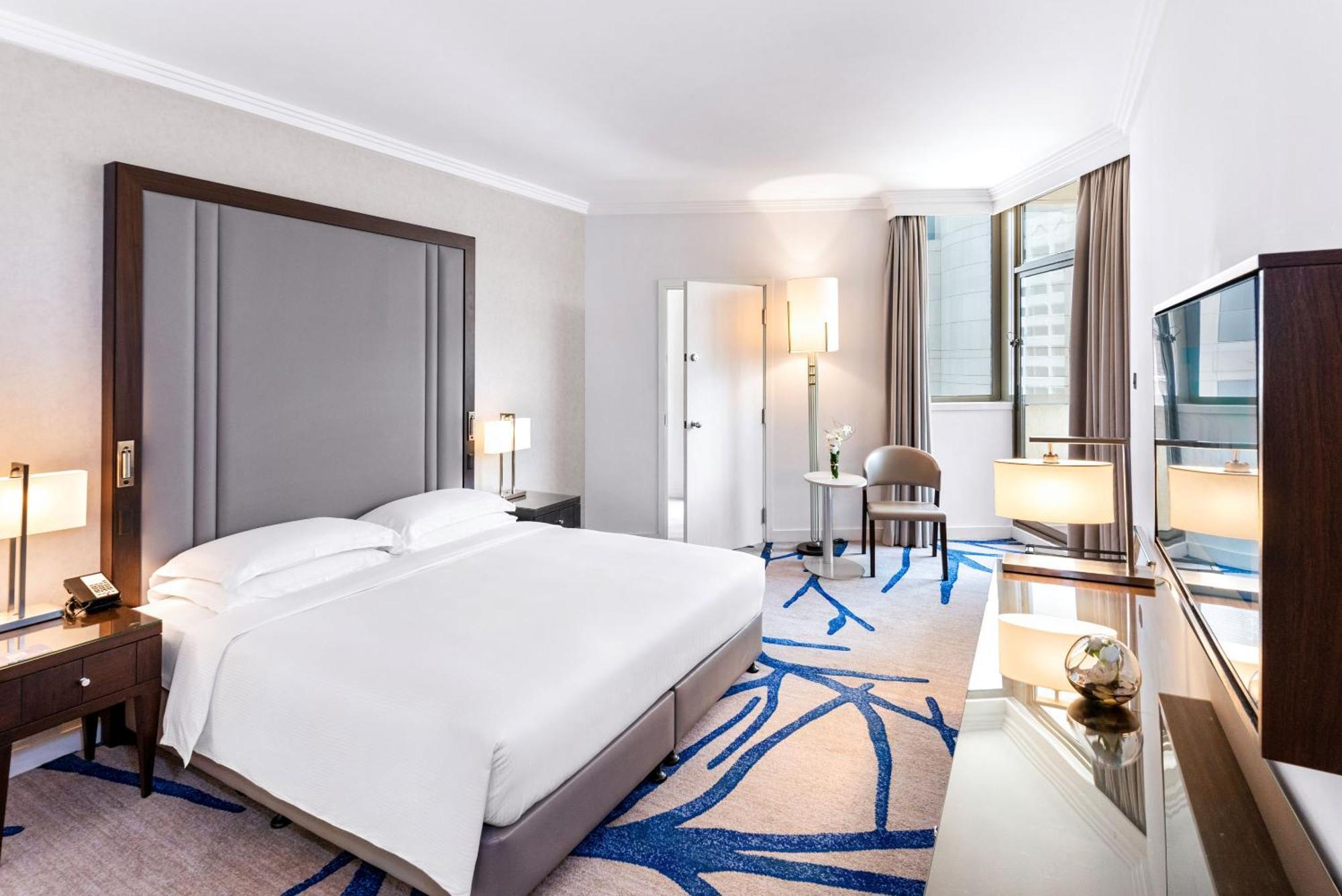 Beach Rotana - Abu Dhabi Esterno foto A bedroom at the hotel