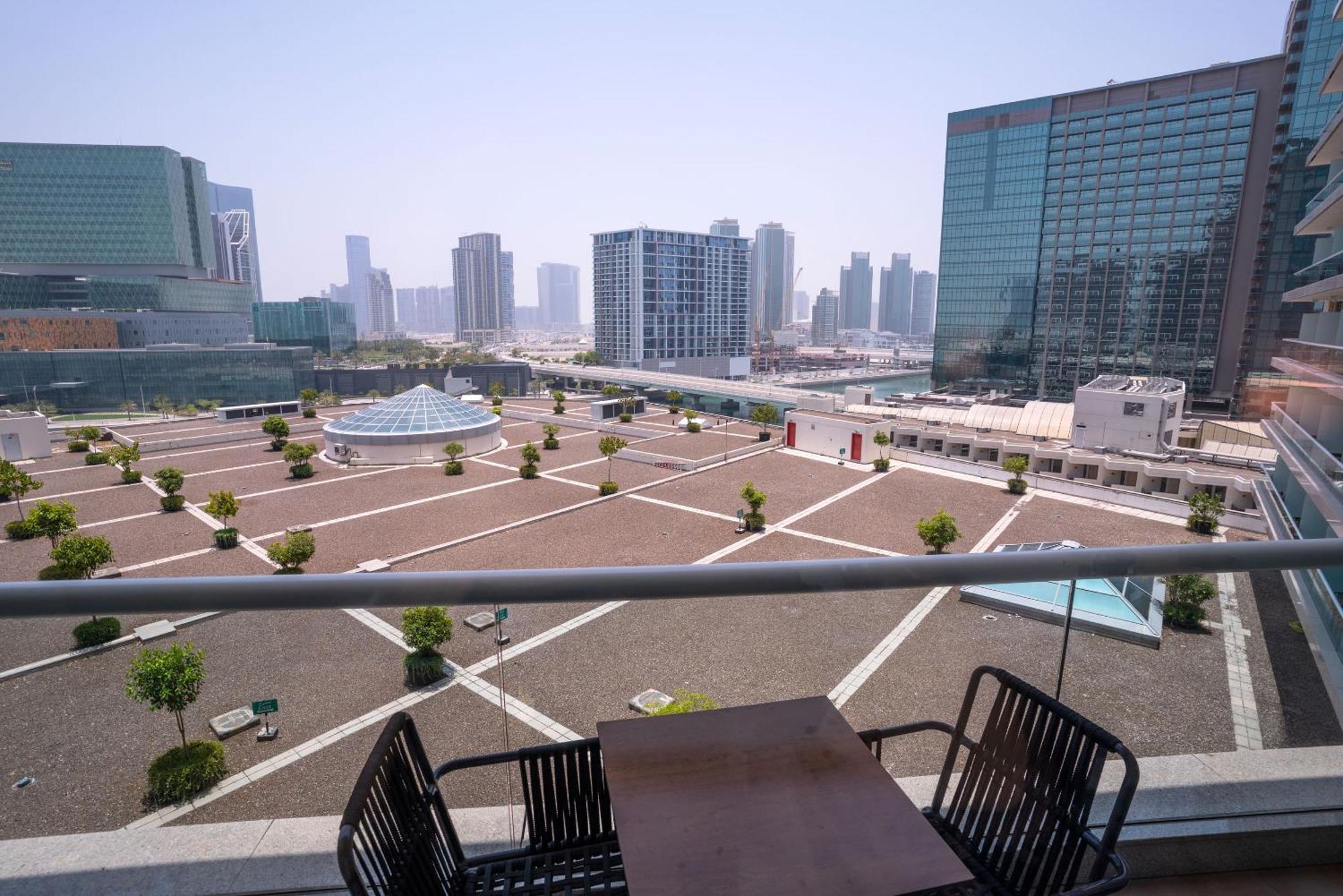 Beach Rotana - Abu Dhabi Camera foto View of the city from the hotel