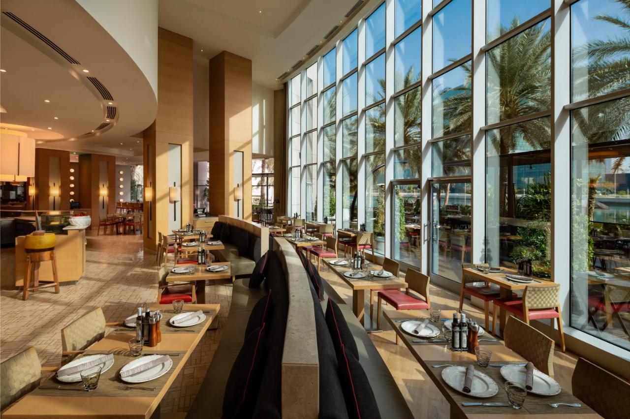 Beach Rotana - Abu Dhabi Esterno foto The restaurant