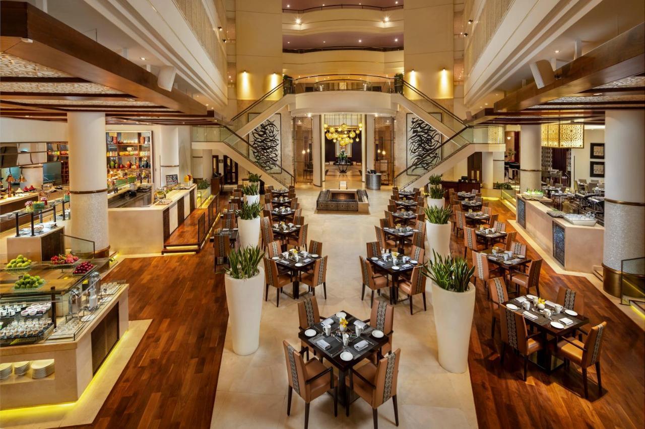 Beach Rotana - Abu Dhabi Esterno foto The restaurant